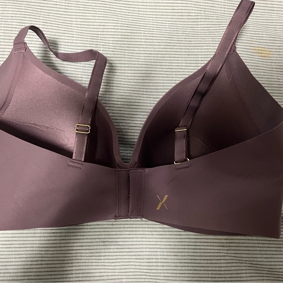 New - Wore once and the sizing was off
Size 7+
Typically retails for $78.00 - Picture 3 of 3